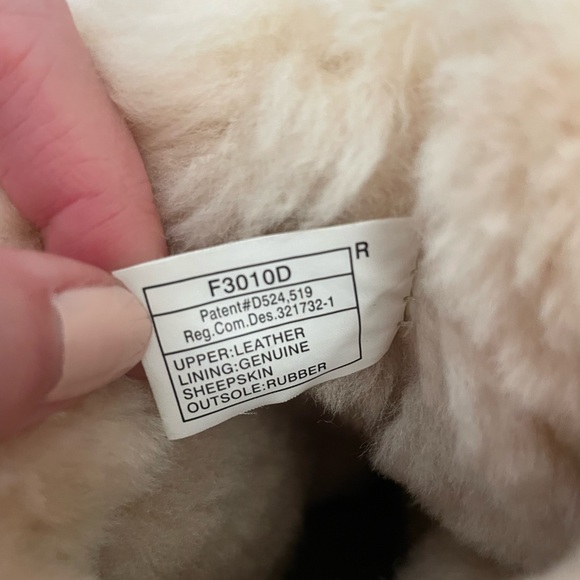 UGG Kensington Brown Leather Boots with Shearling Lining - Size 6 - Picture 13 of 14